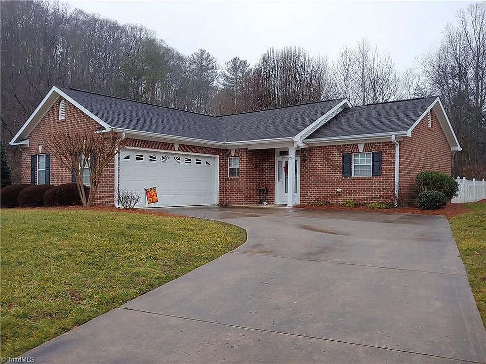 1st image of 208 Old Brickyard Cir