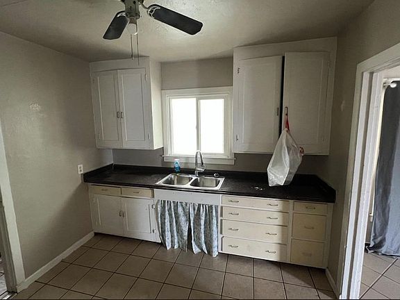 4th image of 301 N East St