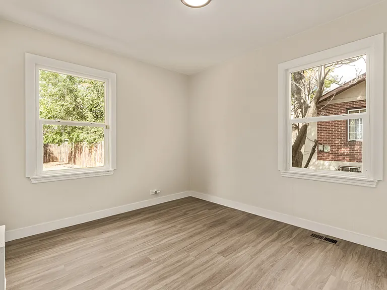 4415 Milwaukee St — Photo 21