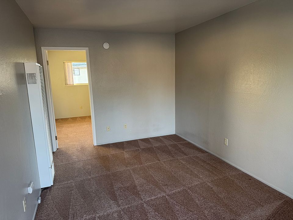 2nd image of 2070 Latham St APT 15