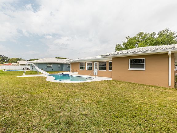 5th image of 2173 Wateroak Dr N