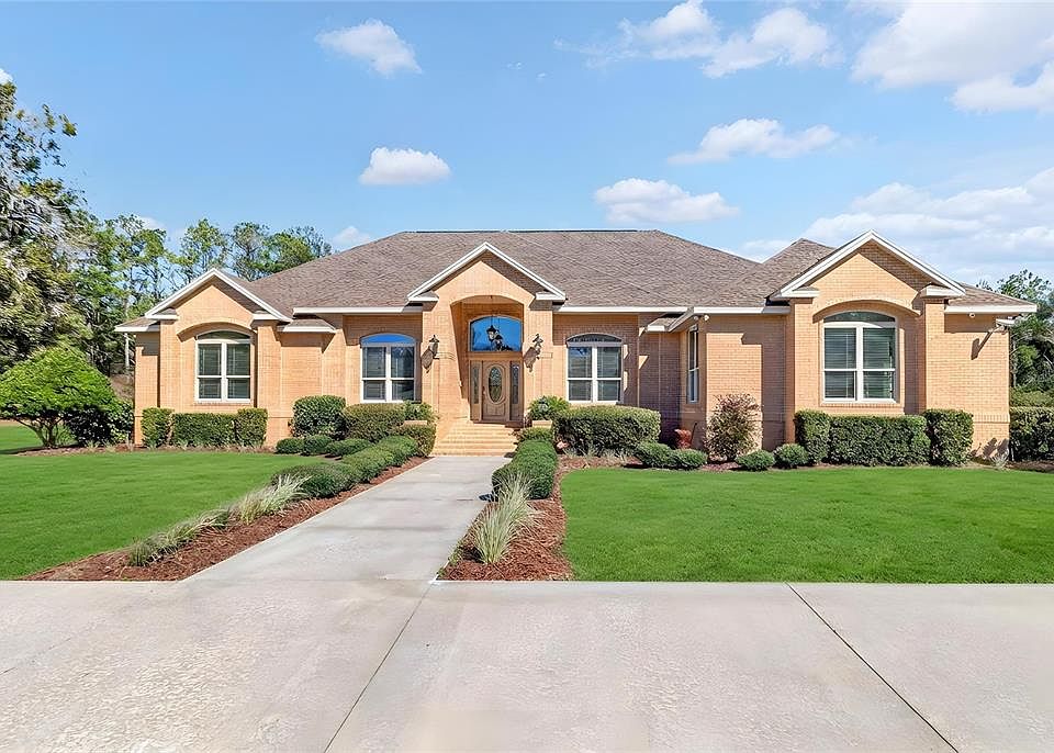 1st image of 573 SE Nature Dr