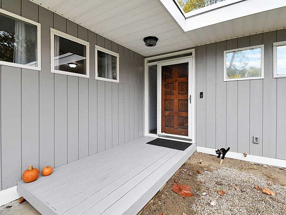 3rd image of 233 Deer Trail Ct