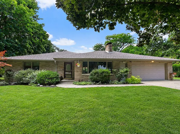 1395 Oakland Dr, Sycamore, IL 60178