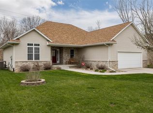 3808 Richland Dr NW, Cedar Rapids, IA 52405