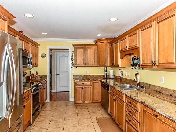 3rd image of 248 Fairview School Cir