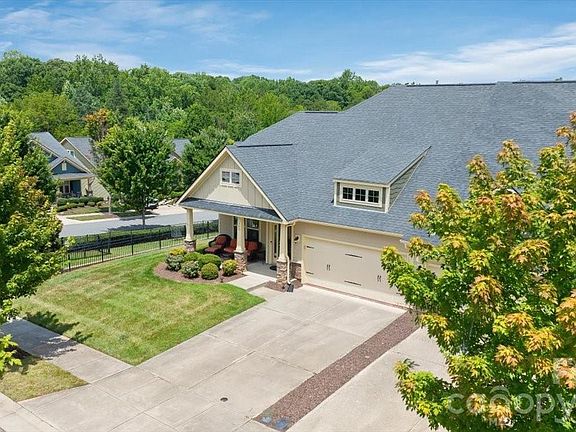 3rd image of 103 Canter Ln