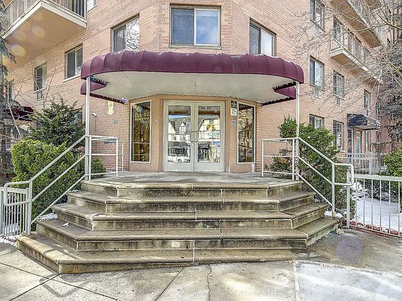 11882 Metropolitan Ave #5F, Kew Gardens, NY 11415 | Zillow