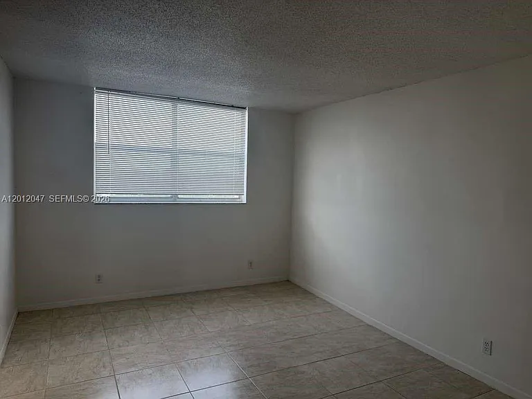 500 Executive Center Dr #5C — Photo 7
