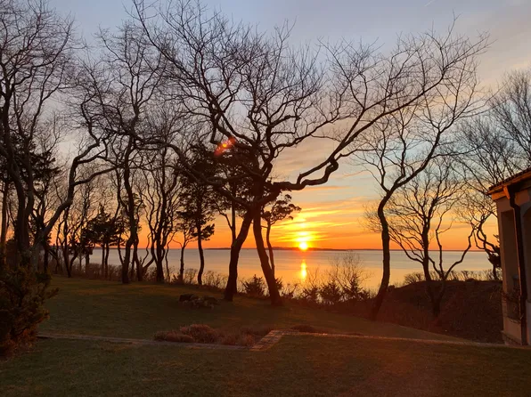 https://photos.zillowstatic.com/fp/9a891a9a73aca45359d3d244c982a160-p_e.webp