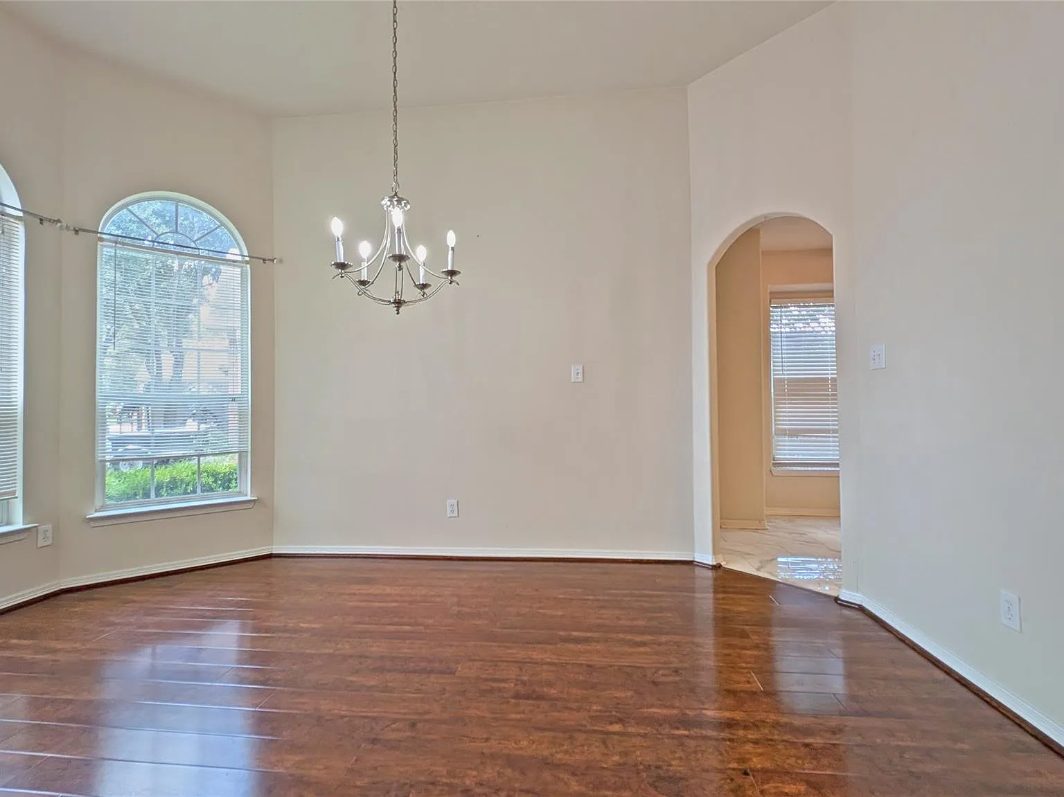4 bed, 2.5 bath, 2146 sqft, $2,200 — Photo 4