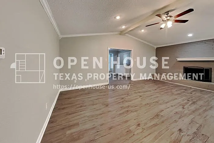 3 bed, 2.0 bath, 1646 sqft, $2,440 — Photo 4