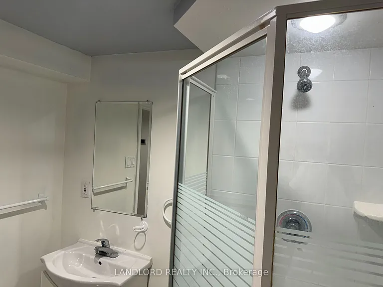 19 Vanessa Rd — Photo 34