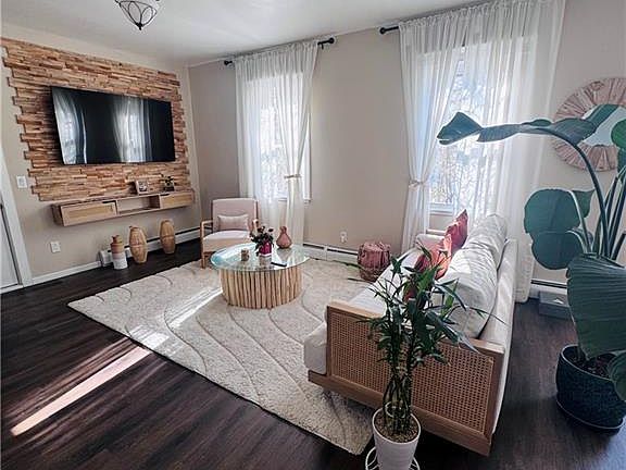 2nd image of 115 Irving Rd