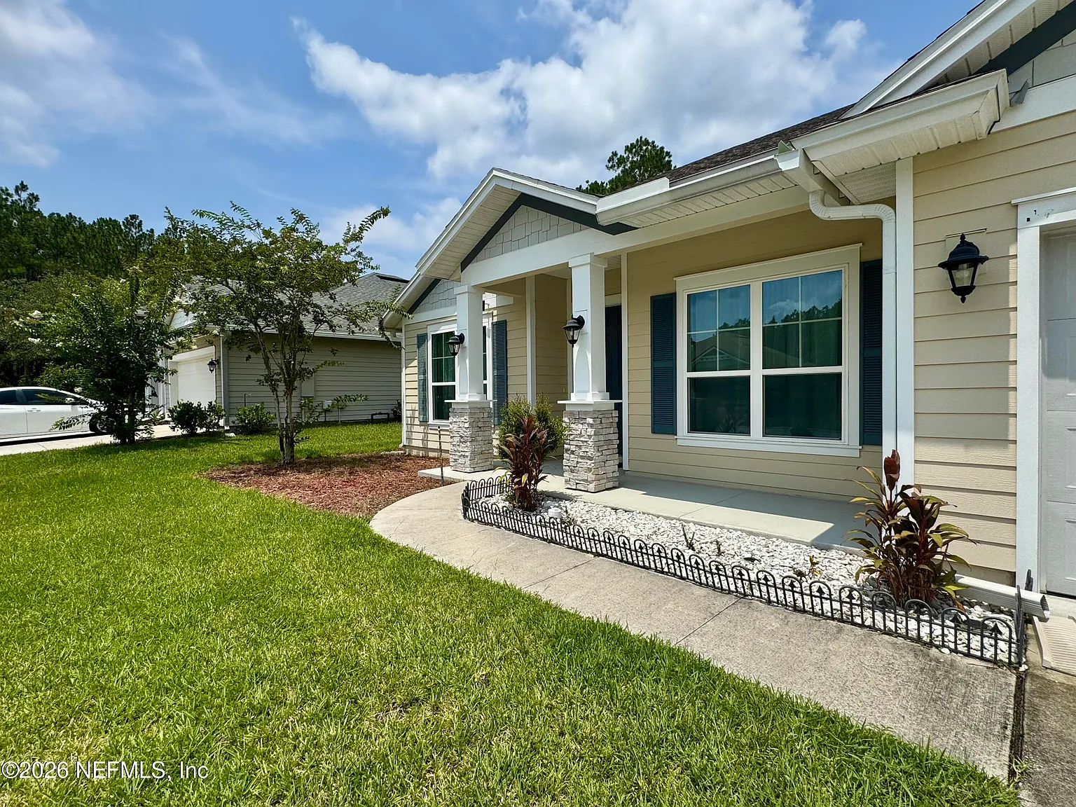 3 bed, 2.0 bath, 2080 sqft, $2,700 — Photo 2