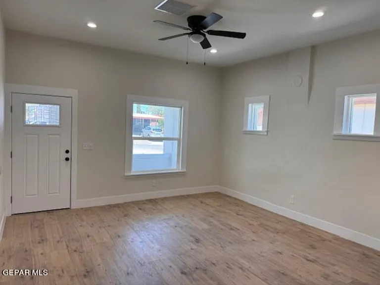 2414 San Diego Ave — Photo 5