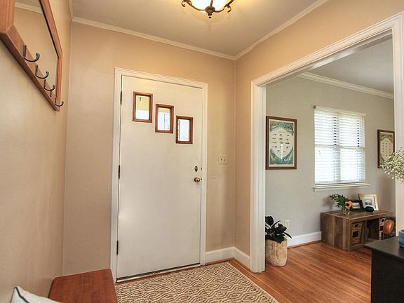 5th image of 3245 Ozark Cir