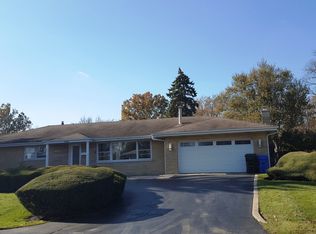 922 S School St, Mount Prospect, IL 60056