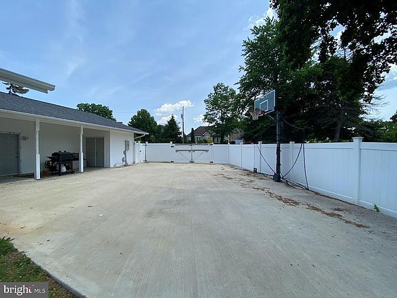 3rd image of 41 Dundee Rd