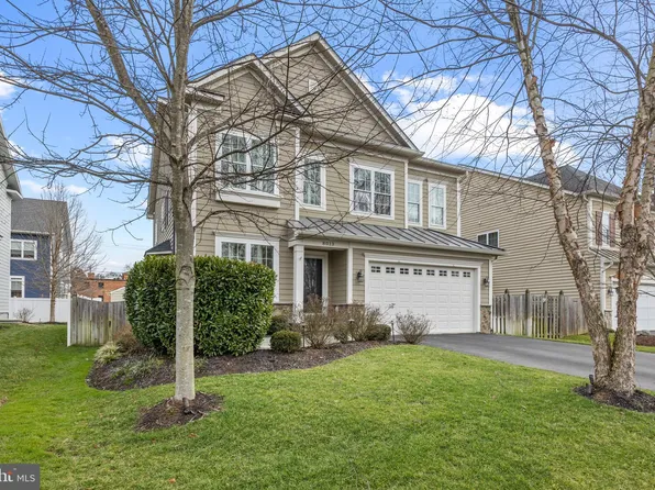 8013 Yorktown Dr, Alexandria, VA 22308