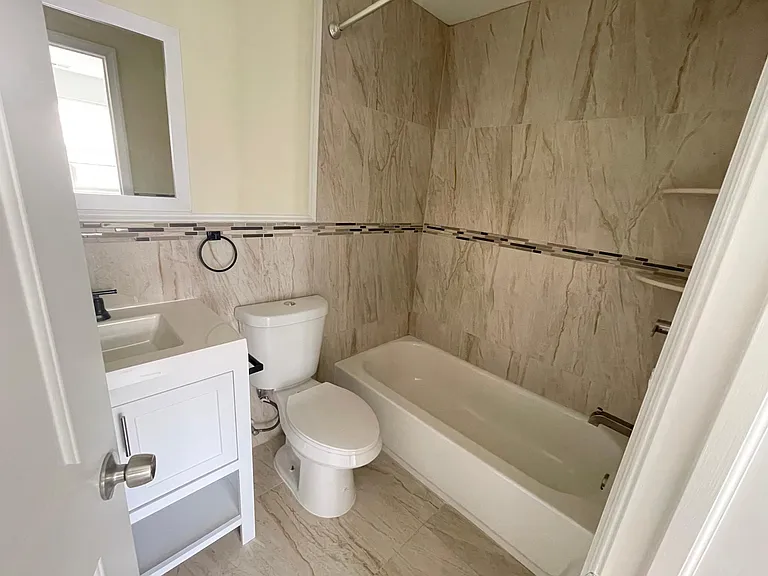 659 N 35th St #3 — Photo 7