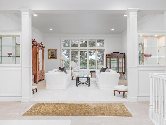 4th image of 239 Willow Ct