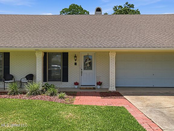 5th image of 319 Eastview Dr
