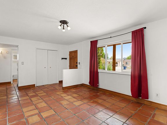 4th image of 2428 Avenida De Las Estrellas