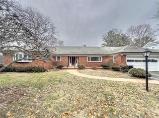 32 Middle Hwy, Barrington, RI 02806