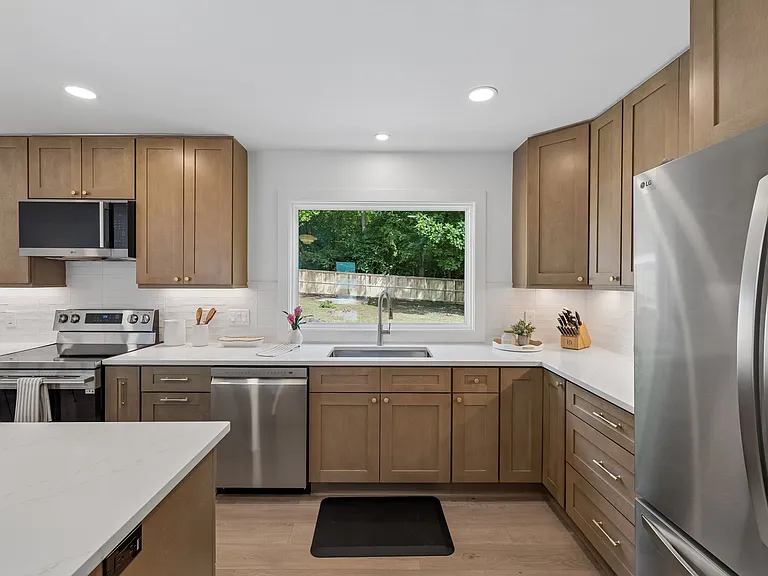 108 Dabney Dr — Photo 24