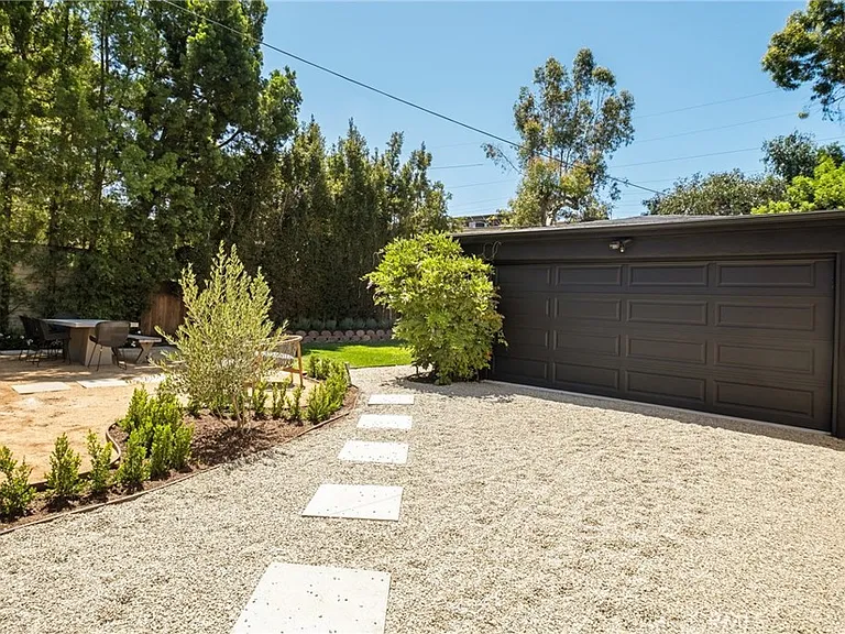 11110 Landale St — Photo 44