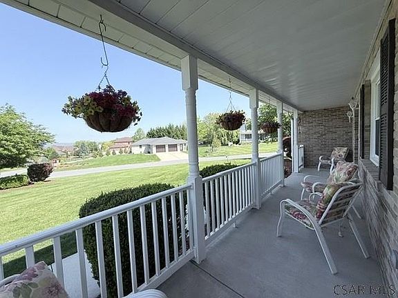 4th image of 140 Wyndemere Dr