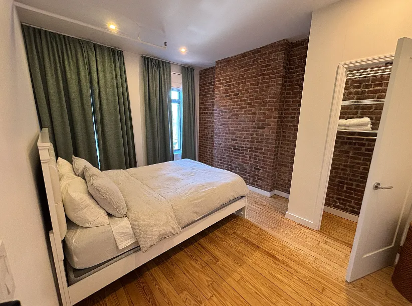Building Photo - 48 Eldridge St #5A