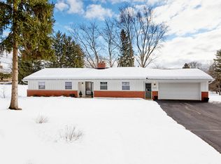 15905 Sky Cliff Dr, Brookfield, WI 53005