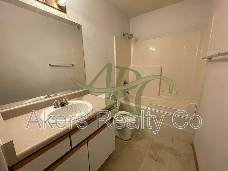 3003 Ontario St — Photo 7