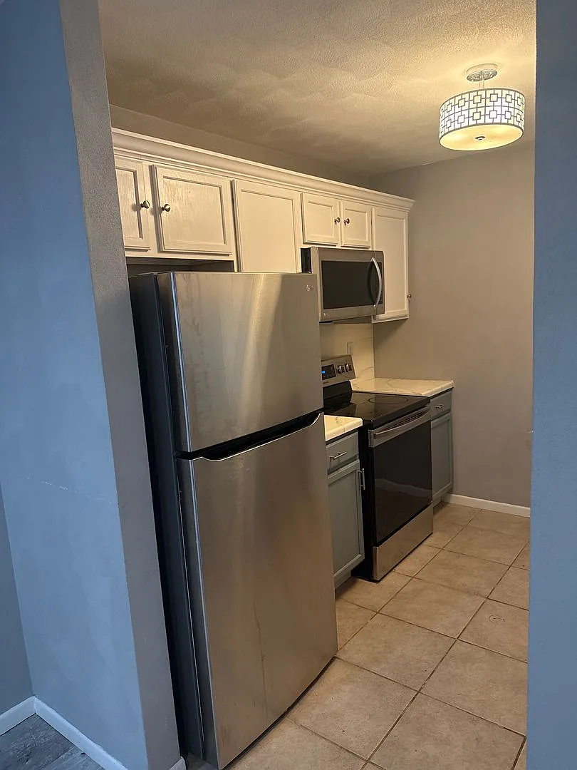 1050 Minns Drive — Photo 3