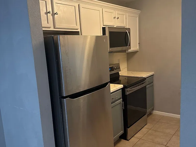 1050 Minns Dr — Photo 3