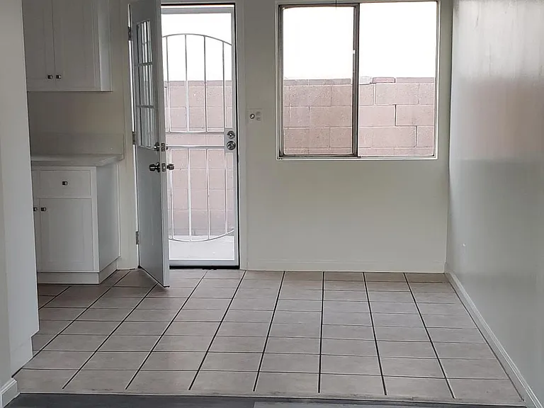 15323 Freeman Ave — Photo 16