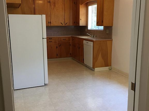 Kitchen with breakfast nook