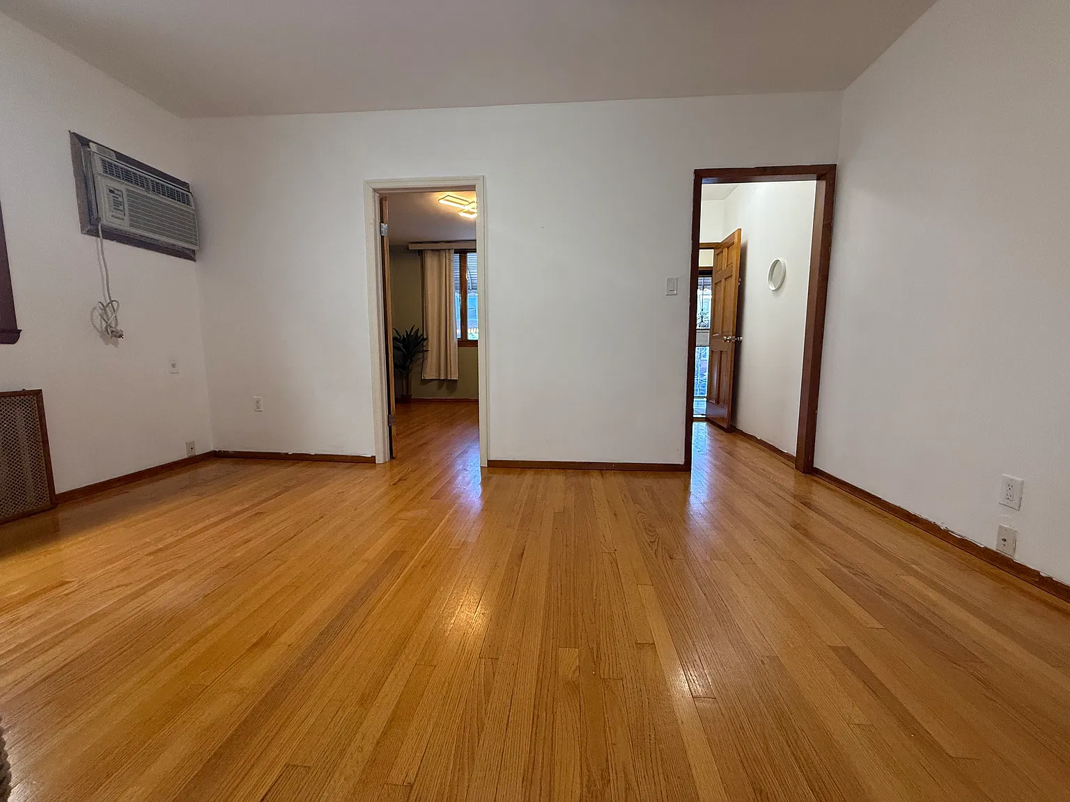 3 bed, 1100 sqft, $2,900 — Photo 1