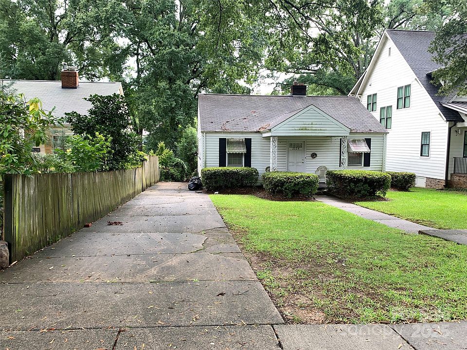2nd image of 2124 Bay St