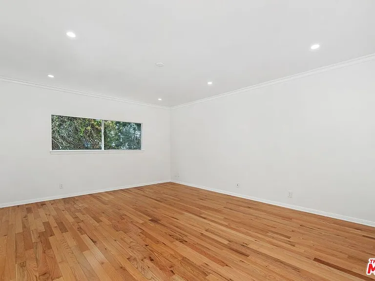 517 N Elm Dr — Photo 29