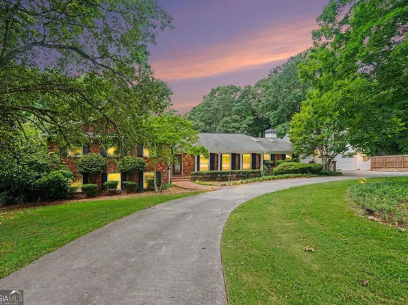 326 Fayette Dr, Winder, GA 30680