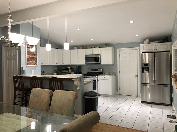 3rd image of 46 Gregory Dr