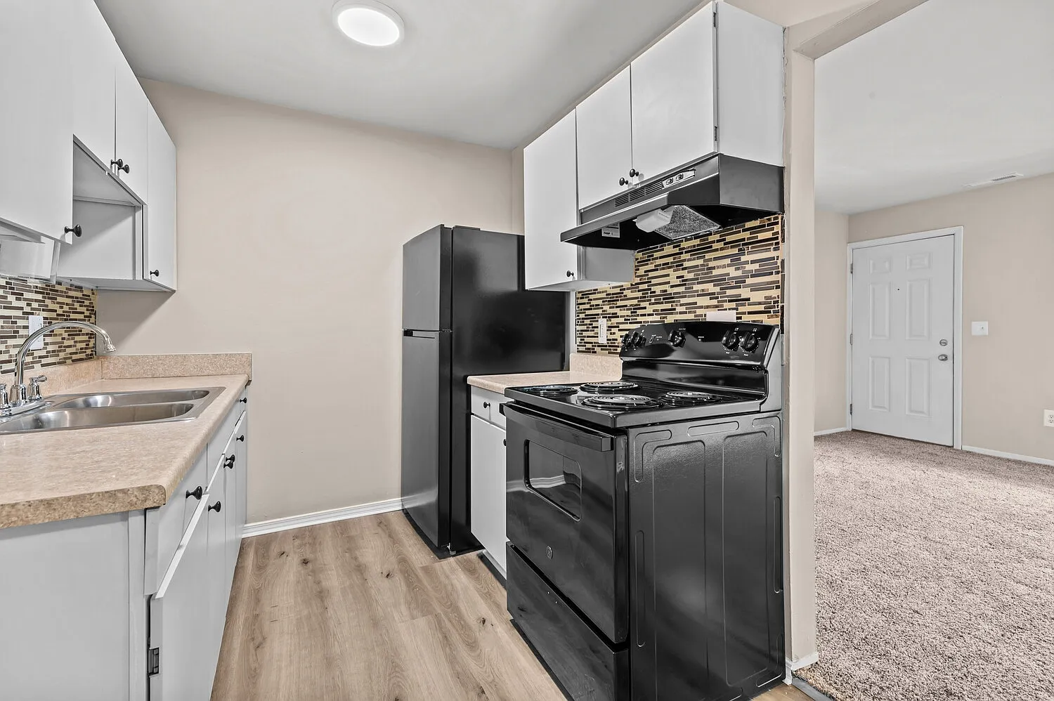 Water's Edge Apartments — Photo 3