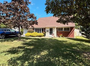 131 Hedge Rd, Levittown, PA 19056