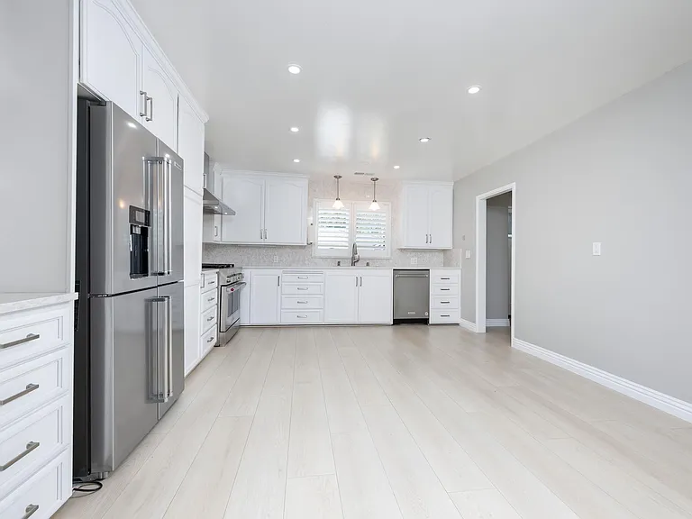 131 Ottawa St — Photo 7