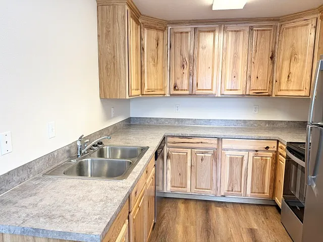 1410 W Prasch Ave — Photo 6