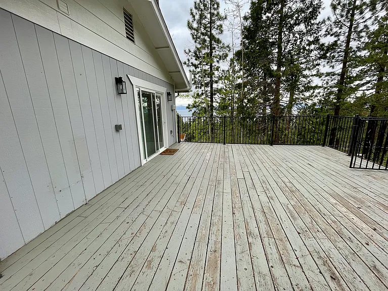 Back porch adjacent to master suite with lakeviews