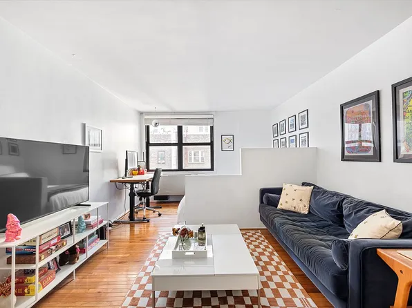 130 E 18th St APT 8R, New York, NY 10003
